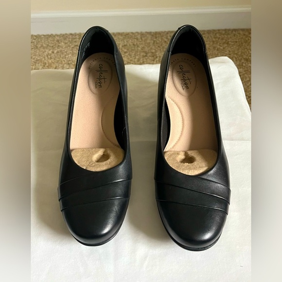 Clarks Emslie Mae Leather Comfort Flight Attendant Black Heels/Shoe sz 9M NWOB - Picture 1 of 12